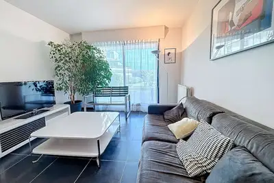 Image de Appartement moderne avec terrasse et parking, au cœur de Granville, à deux pas de la plage!
