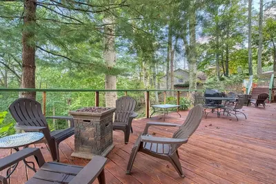 Image de Frais Et Nouveau! 1 Br Pet Friendly Apt avec vue imprenable sur le lac et la montagne
