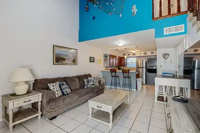 Image de Condo chien-friendly w / bain à remous partagé et piscine, à quelques minutes de la plage et Schlitterbahn!