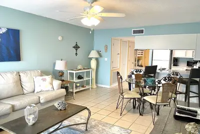 Image de Nouveau look! | Lit king et nouvelle peinture! | Gulf Shores sur West Beach!