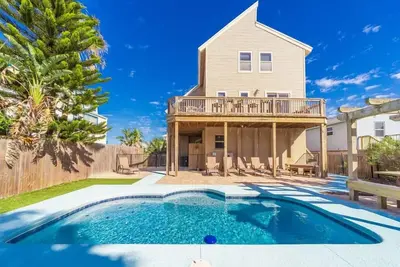 Image de Beautiful Ocean View Pool Home ~ Très spacieux ~ Beaucoup de ponts!