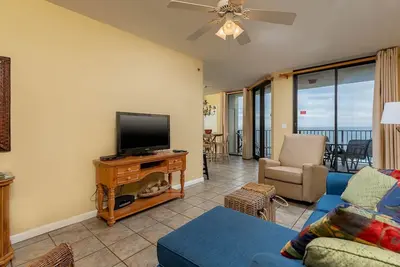 Image de 1 Br avec Xtra Half Bath ~ Phoenix 8 - Front de plage
