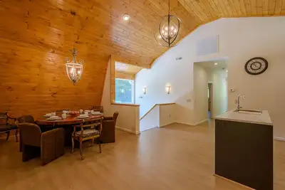Image de Une maison unique en superficie avec sentiers, ruisseau près de Banner Elk, de hêtre et de Sugar Mountain