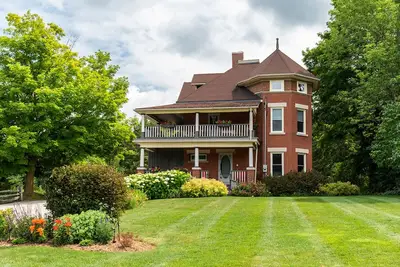 Image de Charme, élégant Jasper Stuart Maison dans la beauté rustique de la vallée Beaver de l'Ontario