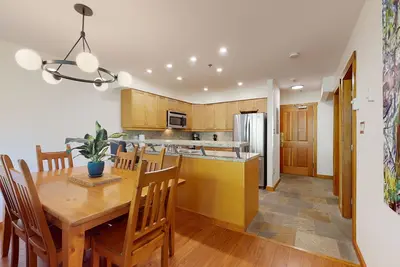 Image de Greystone, Rénovée ski hors ski, 5 personnes, Wifi gratuit (217)