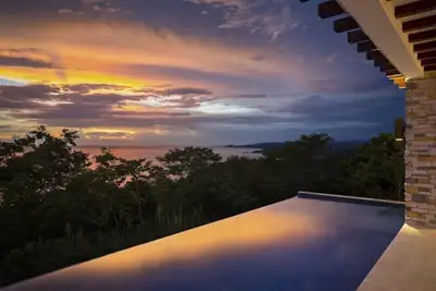Image de Beauté moderne avec la meilleure vue Rancho Santana 4bd \/ 4. 5ba