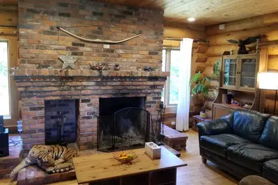 Image de Balm Beach Log Cottage \/ Maison - Minuscule, Ontario