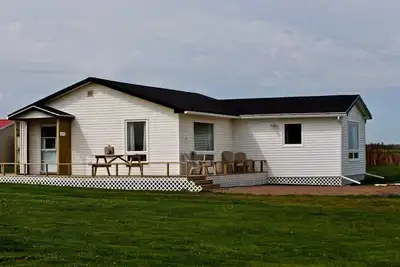 Image de Renovated Cottage with Two Full Bathrooms Steps from Pei's Most Beautiful Beach