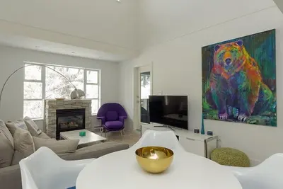 Image de Magnifiquement rénové 2bed / 2bath Pistes de ski-Ski Out Whistler