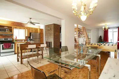 Image de Maison Big Cozy 2 Stories + Sous-sol