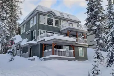 Image de 3 étages, 6 Chambre, 5 Salle De Bain, 2 cuisines, ski in / ski out multifamiliales Montagne H