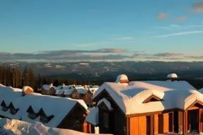 Image de Nouvellement peint et condo de ski décoré sur la piste Ridge, à proximité du village.
