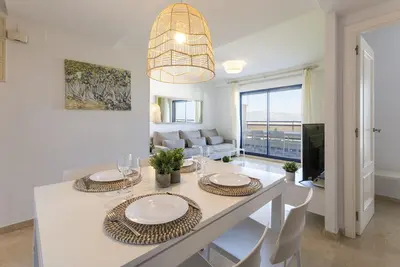 Image de Bel appartement dans un complexe fermé et familier près de la plage. Piscine \/ Wifi \/ Gym \/ Barbecue