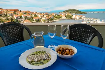 Appartement de deux chambres avec le balcon et la vue sur le mer Kali, Ugljan (A-14116-d)