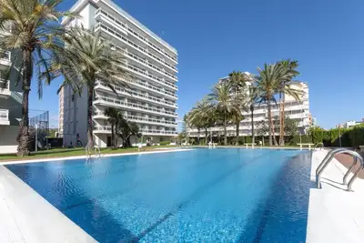 Image de Bel appartement familial près de la plage. Piscine \/ Wifi