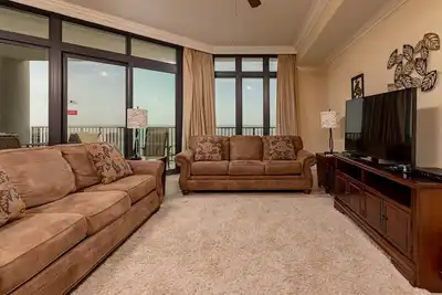 Image de Condo 1203 ~ Trois chambres Ă coucher @ Phoenix West Ii ** Lazy River **