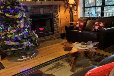 Image de Log Cabin, Vue Sur La Montagne, Resort, Hot Tub, Table De Piscine, Jacuzzi, 5in - Parkway