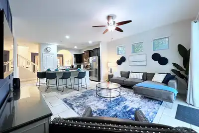 Image de Belle maison avec piscine sécurisée de 5 chambres à Solterra Resort à partir de 140 $ t