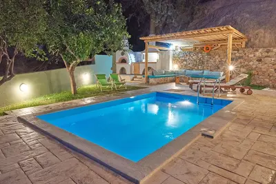 Image de South Coast, Private pool, Beach & Tavern