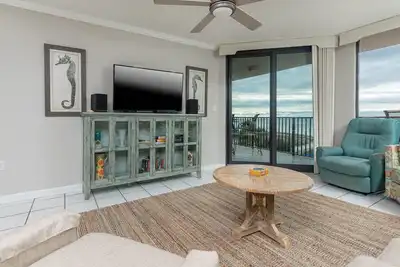 Image de Nuits gratuites + tarifs avantageux = vacances Ă la plage! 2br @ Phoenix East Ii