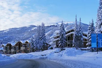 Image de Ski in / ski out - Copro. /Maison - Spa privatif - Internet gratuit - Golf