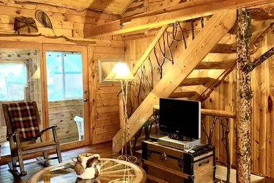 Image de Belle cabane en rondins mise à jour sur la rivière Poudre