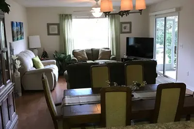Image de L'automne est beau dans les villages! Nice 2 chambres, 2 salles de bain maison avec voiturette de golf!