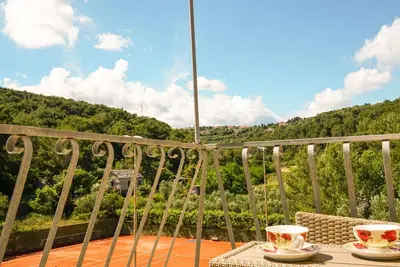 Image de Escapade insulaire en pierre avec piscine extérieure et court de tennis