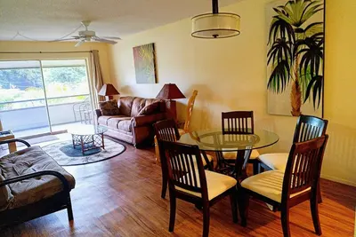 Image de Près de Siesta Key, lits King size, terrasse Lanai avec écran de projection, parking couvert, mobilier neuf