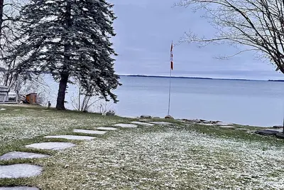 Image de Lune Point Simcoe Lakefront Cottage