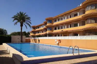Image de Appartement Rez-de-Chaussée avec Piscine Privée et Clôturée Directement en Face