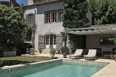 Image de Charmante propriété nichée dans un adorable village avec jardin et piscine privée.