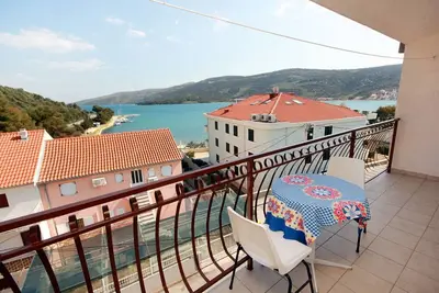 Image de Appartement d'une chambre avec le balcon et la vue sur le mer Marina, Trogir (A-10003-a)