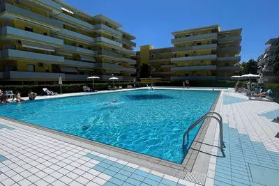 Image de Charmant studio avec piscines partagées