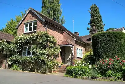 Image de Charmant chalet récemment rénové, Ashdown Forest, excellent pub