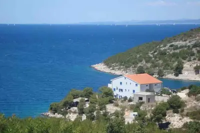 Studio dans la première rangée de la mer