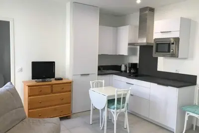 Image de Studio rénové en centre-ville, idéal pour des vacances à pied, calme et confort, classé 2 étoiles.
