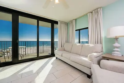 Image de Apportez votre chaise de plage préférée! ÉTÉ Économisez sur 4 + nuits!