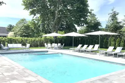 Image de Emplacement! Piscine et spa! 4br avec 2 Master Suites, Ă pied de la ville / plage / Chatham Bars Inn