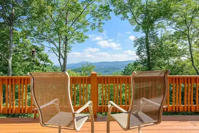 Image de Cabine 3br, vues Mtn, foyer extérieur et patio en dalles, près du ski, snow tubing / tyrolienne!