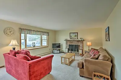 Image de Maison calme Brewster w / Deck - Mins Ă Bay Beaches!