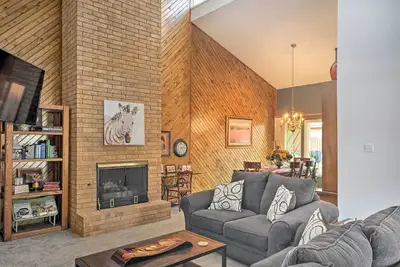 Image de Lubbock Townhome w \/ Grill -5 minutes Ă Ttu et du centre-ville