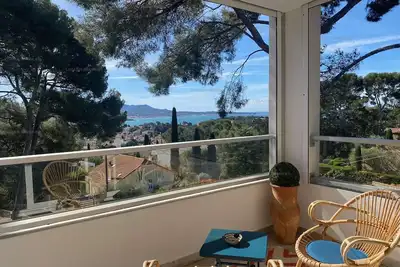 Image de Appartement tout à pied plage et port, terrasse vue mer pour 3