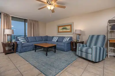 Image de 3 Br 2 Ba Phoenix Vii Condo 7708