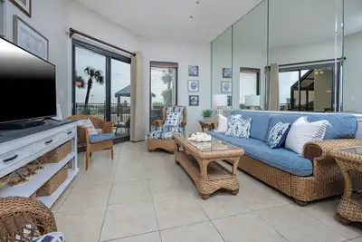 Image de Rez De Chaussee - Premium 2 Bedroom - Beach Front! ! !
