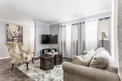 Image de Duplex récemment rénové pouvant accueillir jusqu'à 8 personnes - unité adjacente # 2