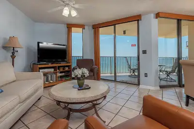 Image de Tout est meilleur à la plage! ~ Trois chambres populaires @ Phoenix 4