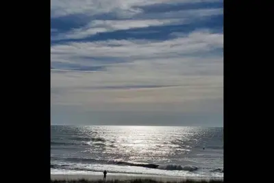 Image de Oceanfront End Unit Views Galore, Great price, Free Wifi. Super piscine, super emplacement! Linge inclus