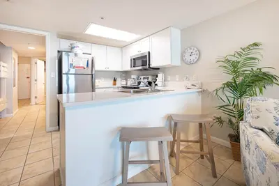 Image de 3ème étage! Plein Cuisine! Balcon devant le golfe! Wifi gratuit!