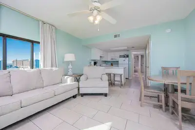 Image de Plancher bas! ~ Vue Sunset! Beach Front Hotel Suite ~ Plein Cuisine!